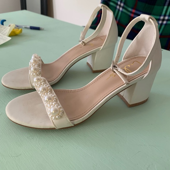 Lulu’s Pearl Wedding Sandals 🤍 - Picture 3 of 6